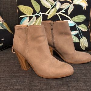 Banana Republic boots in 7 1/2!